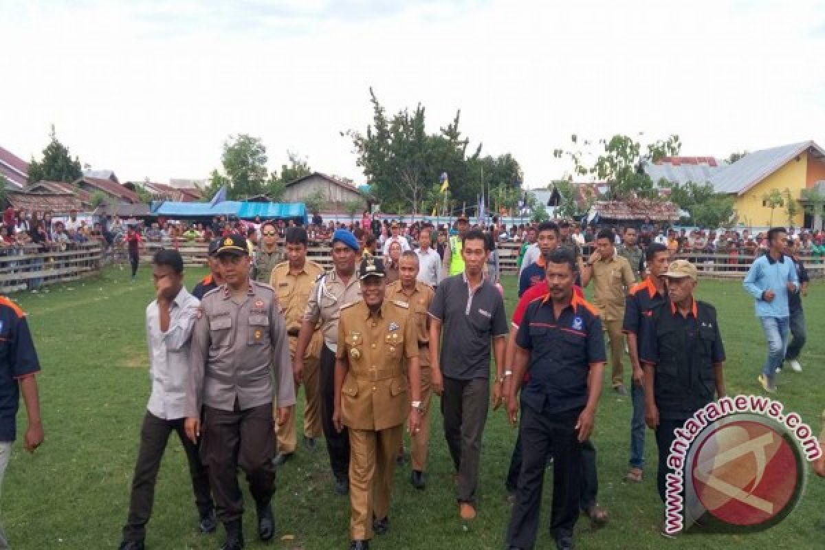 Bupati Beri Santunan Kematian Korban Banjir Sojol