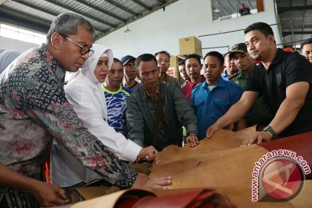 Pemkot Rintis Kerajinan Kulit Berbasis Lorong 