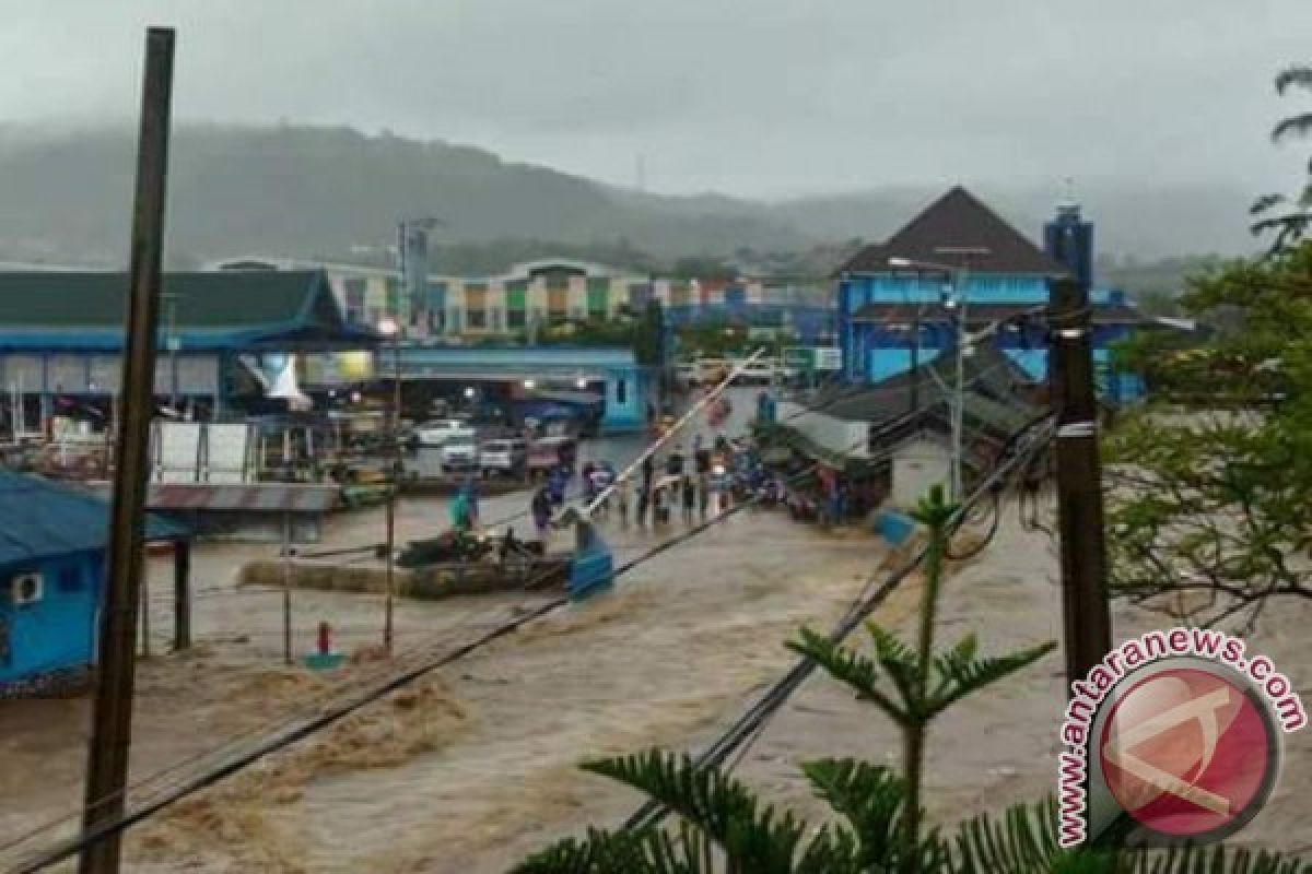 Banjir Rendam Dermaga PPN Palabuhanratu Sukabumi