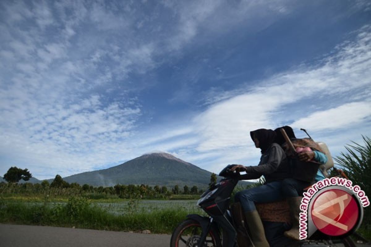 Nama puncak Kerinci tak pernah diubah menjadi puncak Joko Widodo