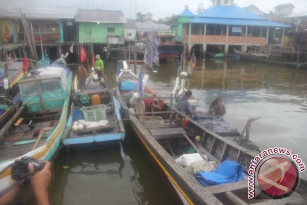 Warga Sungai Sembilang krisis air bersih dan listrik