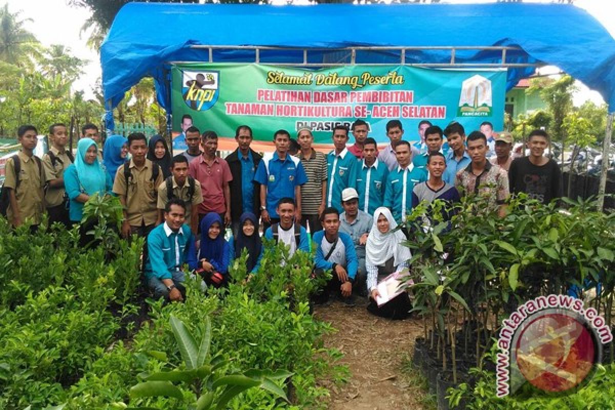 Pemuda Aceh Selatan dilatih pembibitan holtikultura