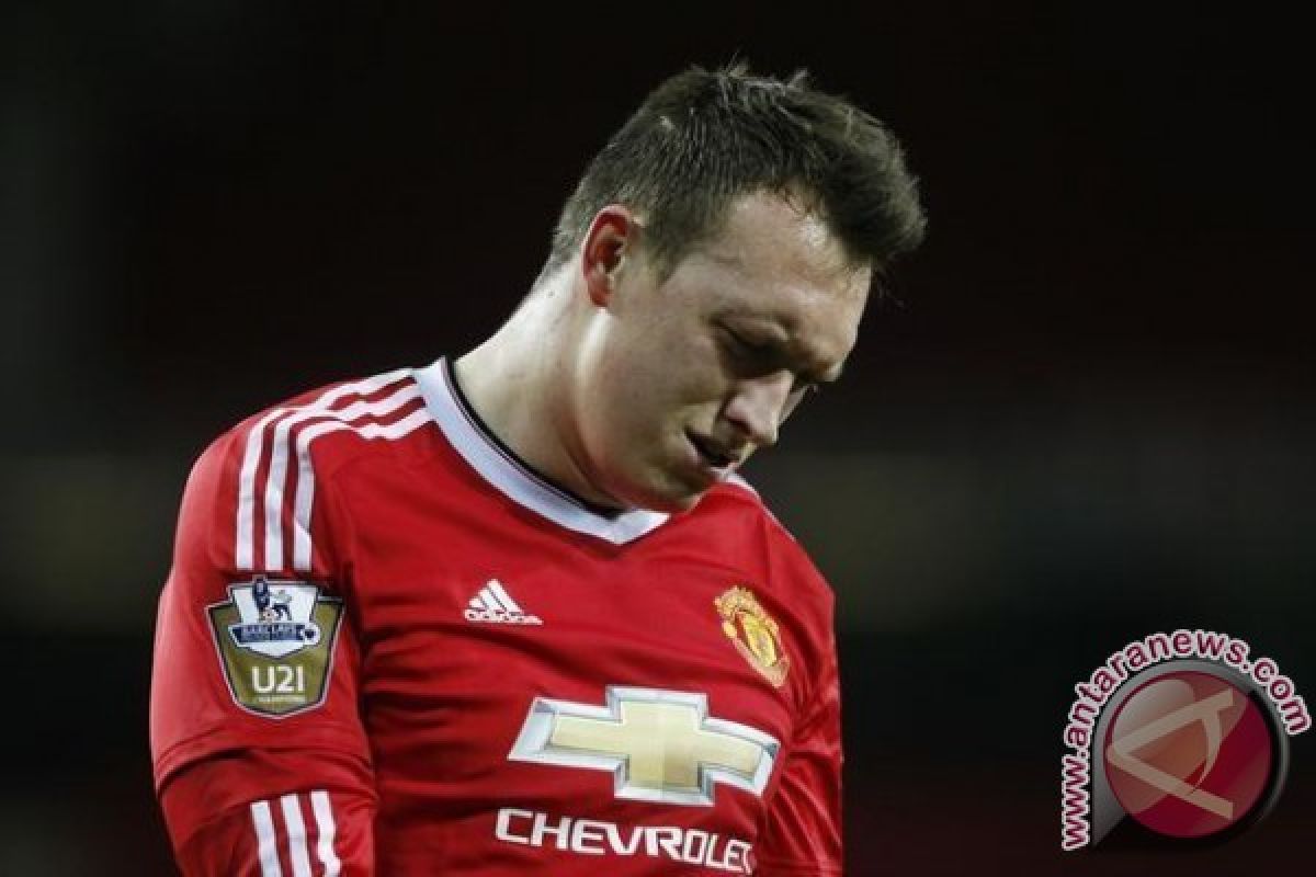 MU dan Phil Jones mulai bahas kontrak