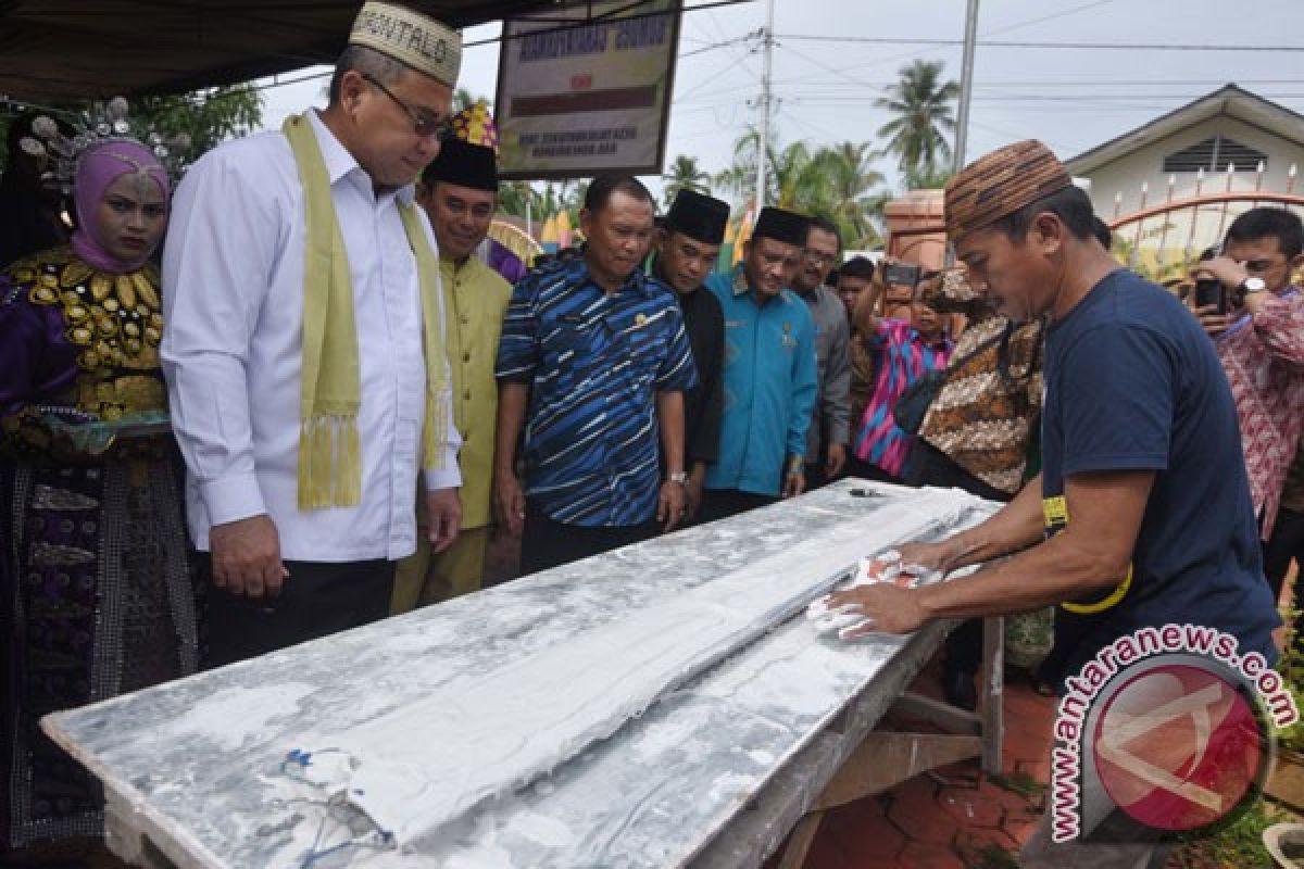 Menteri Desa minta dana desa untuk bangun lapangan bola desa