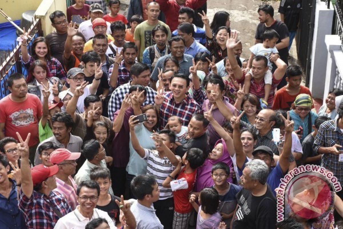 Peneliti Jepang ingatkan Bahaya Foto Pose "Dua Jari"