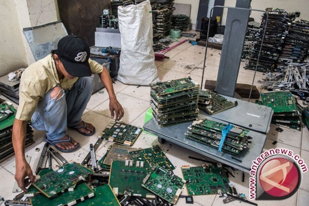 Malaysia menyita 106 kontainer limbah eletronik ilegal