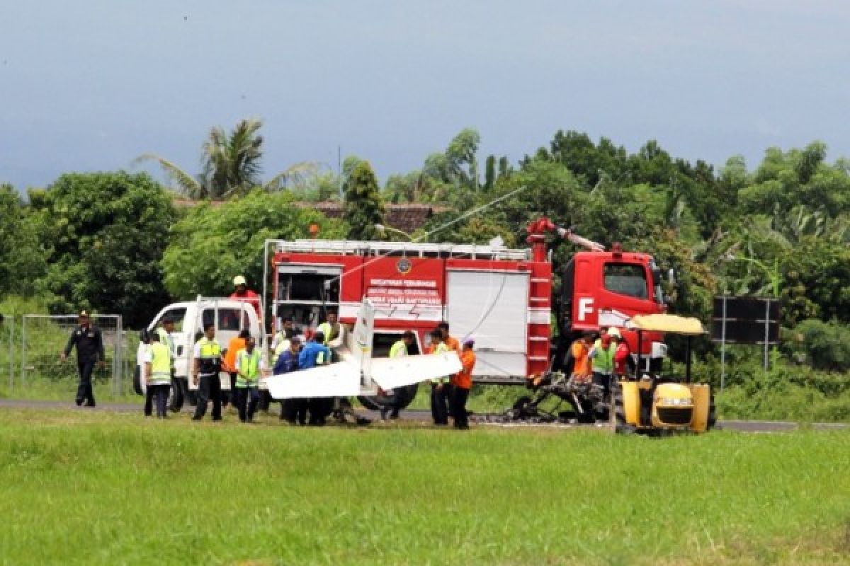 Pesawat latih gagal mendarat terbakar di Banyuwangi