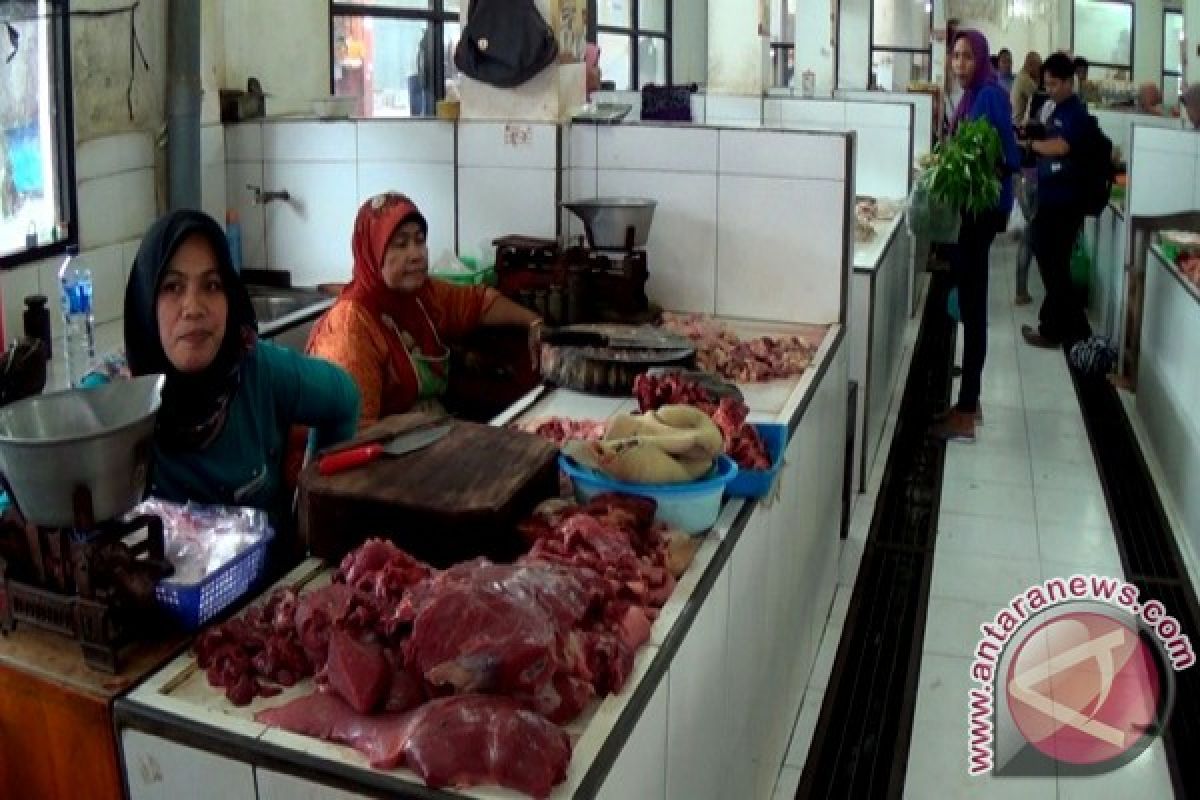 Pedagang Daging Ayam Kesulitan Pasokan