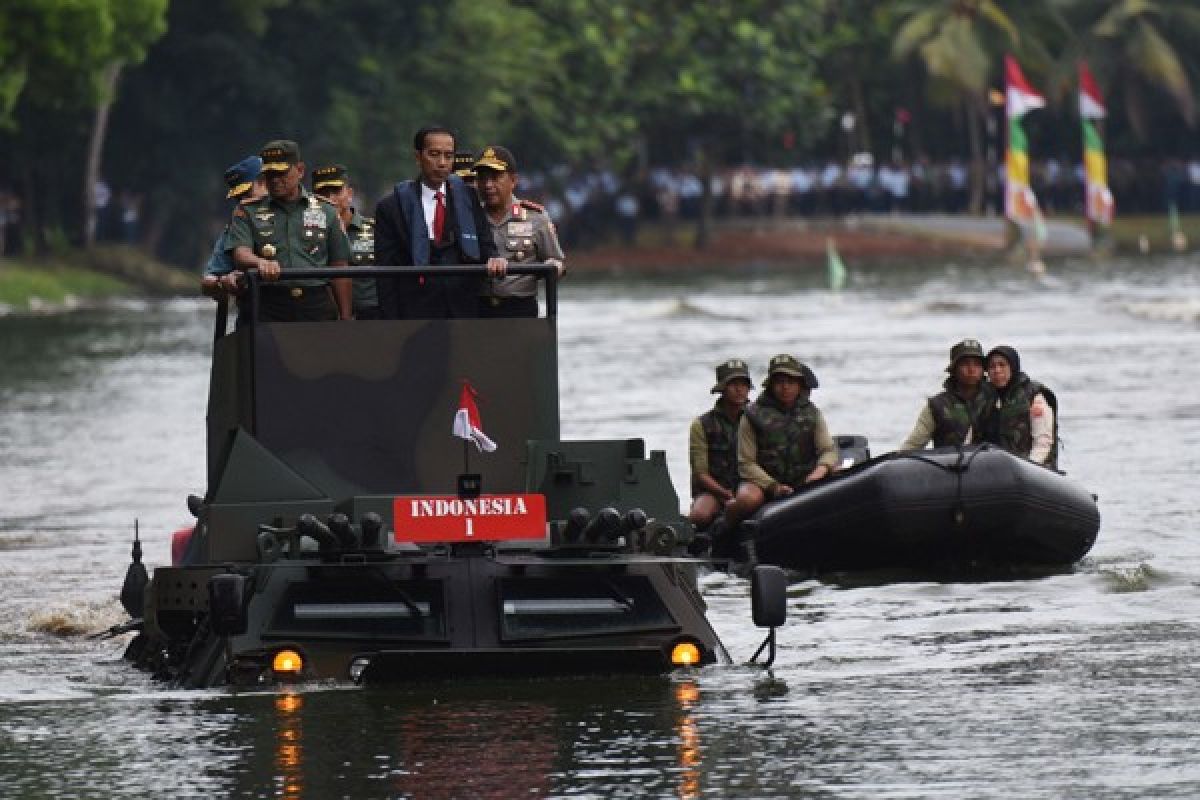 Presiden puji kualitas Panser Anoa Amfibi