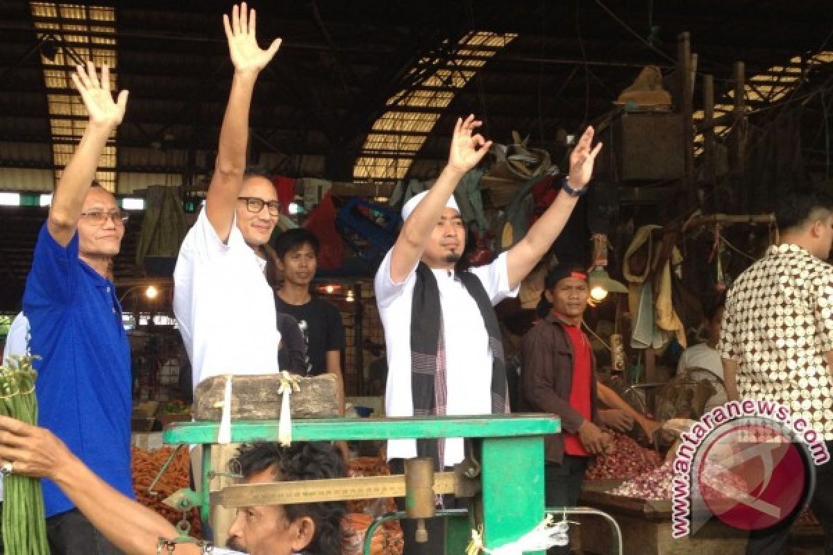 Sandiaga bersama ustad Solmed kunjungi pasar induk Kramat Jati
