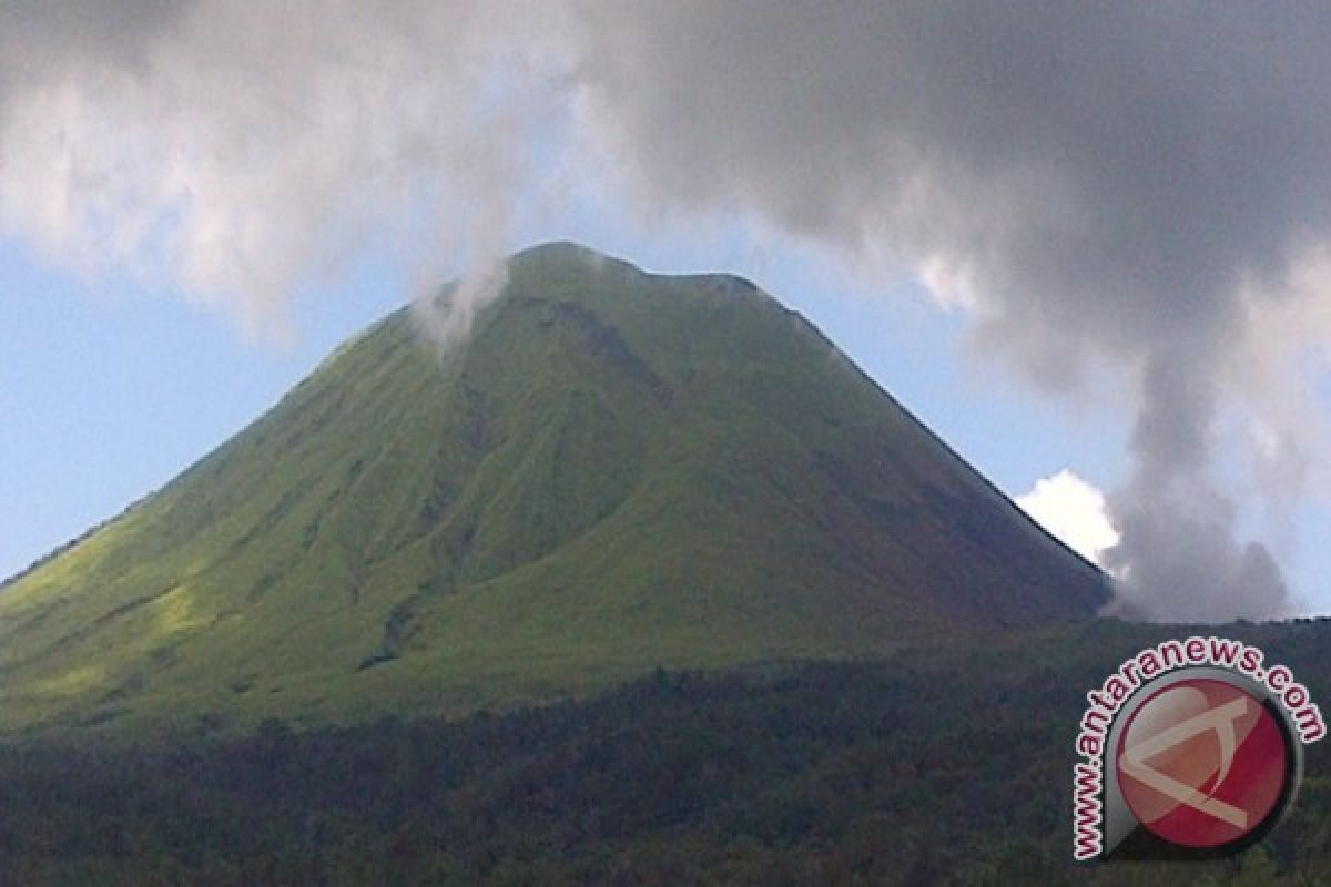 Warga Sekitar Kawah Lokon Cium Belerang Menyengat 