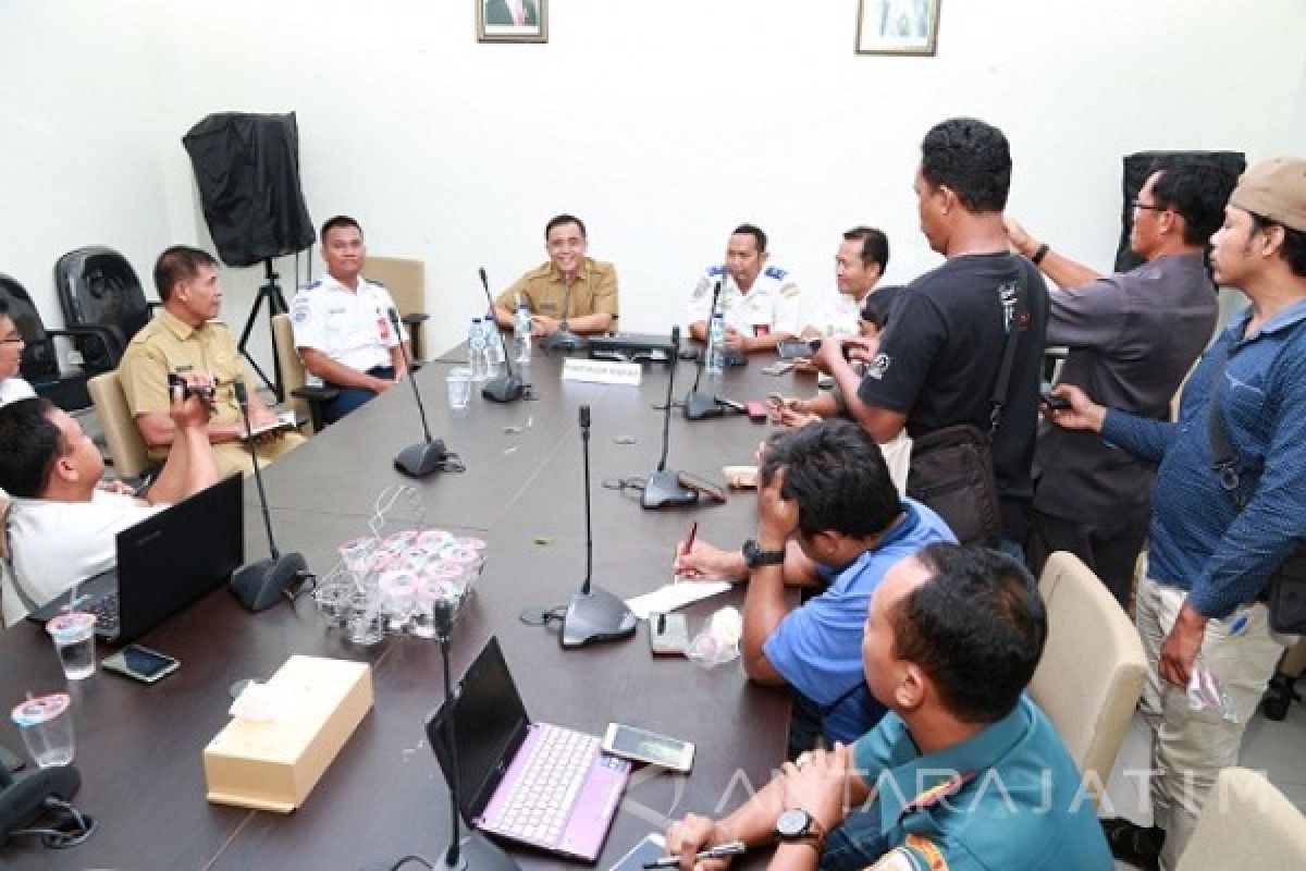 Bupati Banyuwangi Pastikan Bandara Blimbingsari Normal (Video)