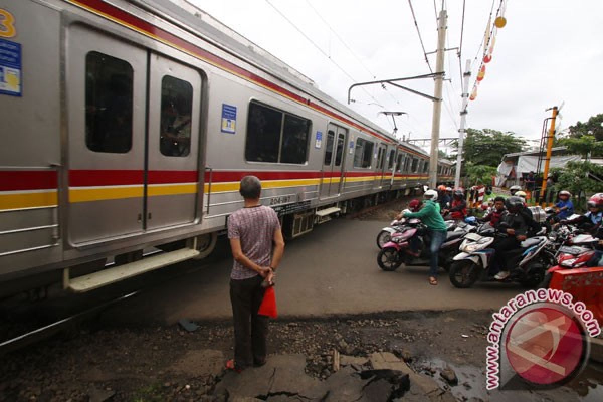 47 perlintasan kereta di Banten belum berpalang pintu