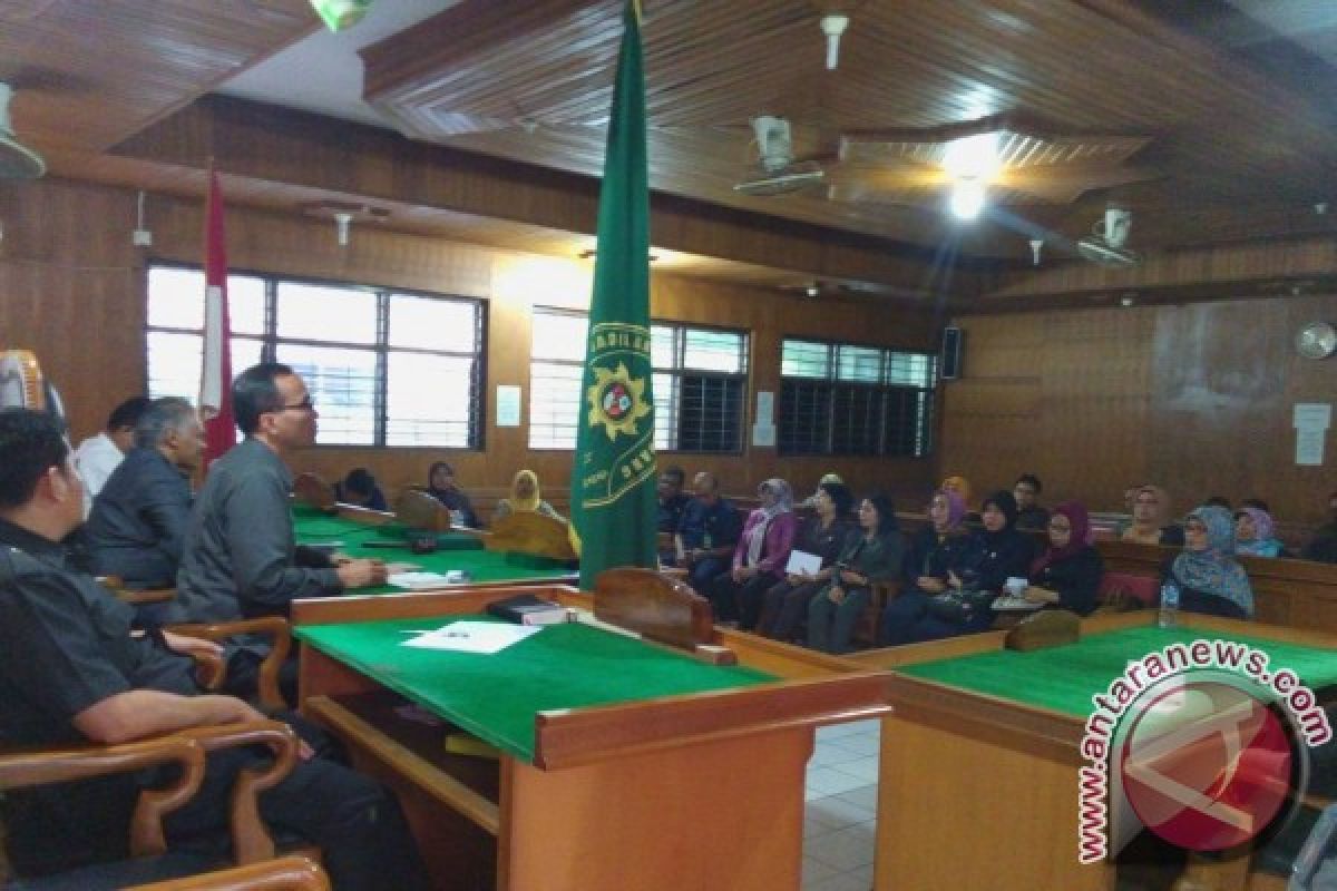 Pengadilan Negeri Padang Gelar Rapat Bahas Pelayanan Publik