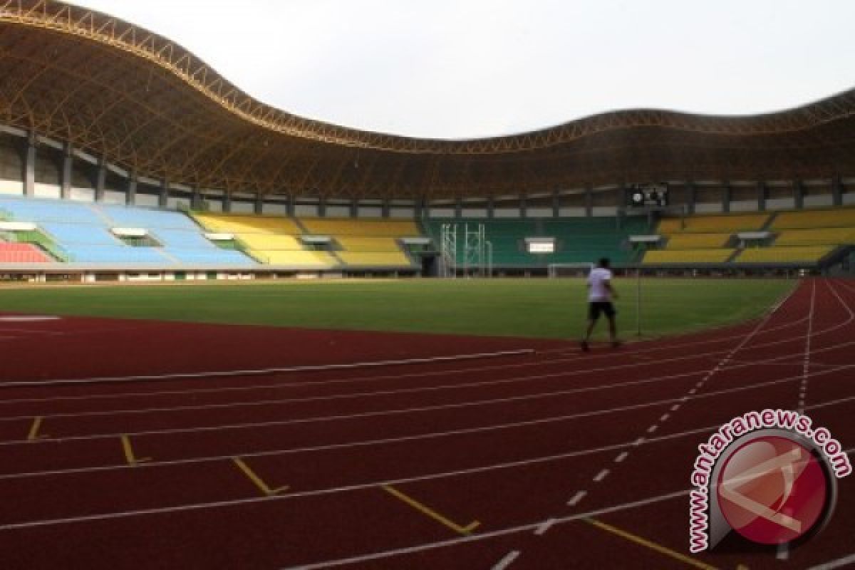 Polrestro Bekasi tiadakan layar tancap di stadion