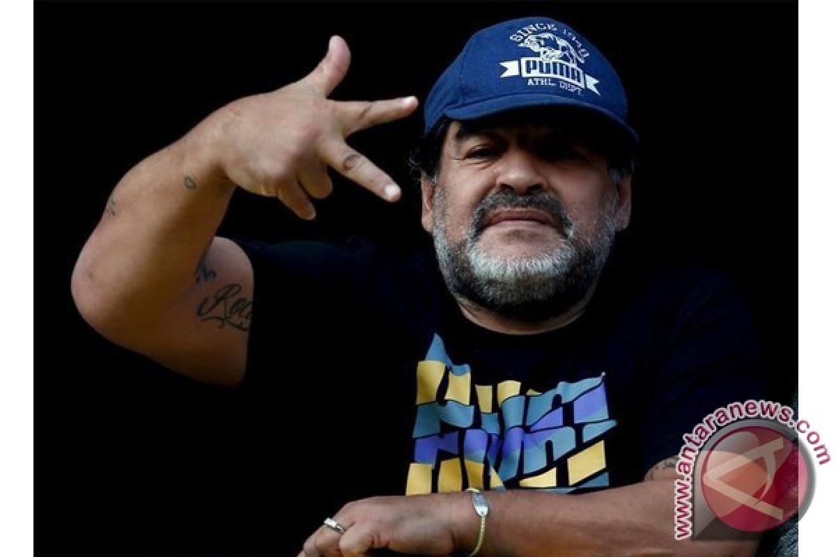 Maradona pukau warga Naples