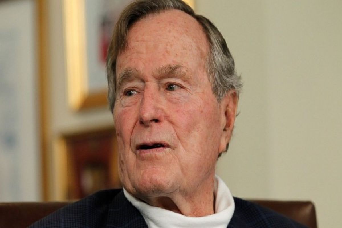 Former U.S. president George H.W. Bush hospitalized