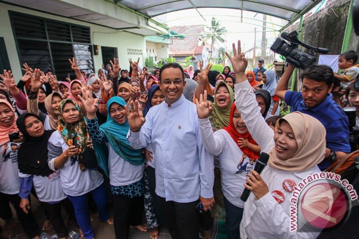 Anies tak ingin sekedar memberi ikan atau kail