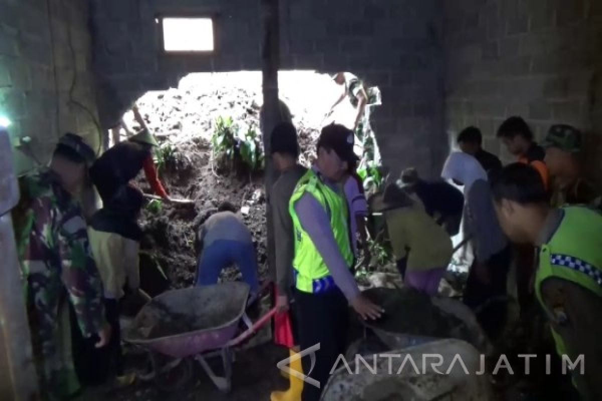 Bencana Longsor Rusak Rumah Warga di Magetan