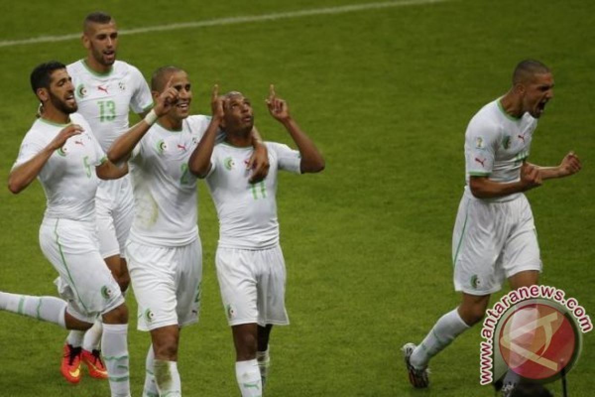 Cedera, Islam Slimani Diragukan Main Saat Aljazair Lawan Tunisia