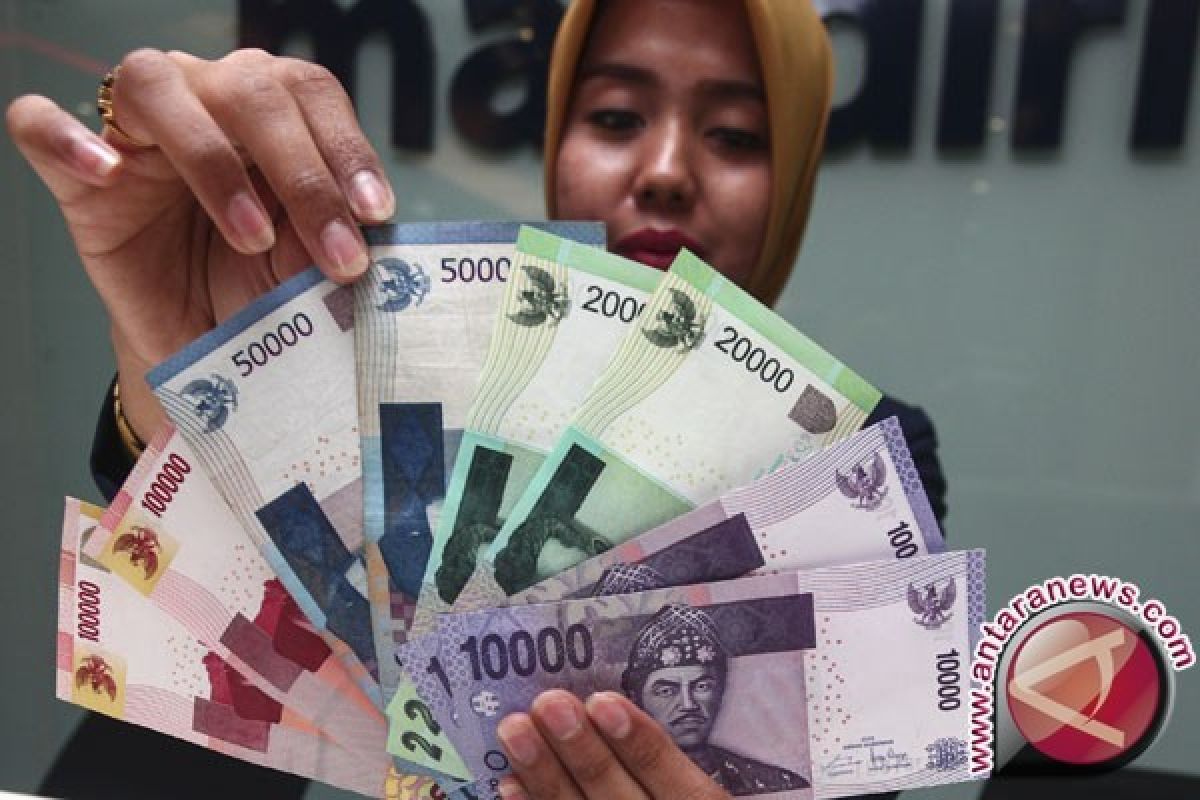 Rupiah menguat ke posisi Rp15.195