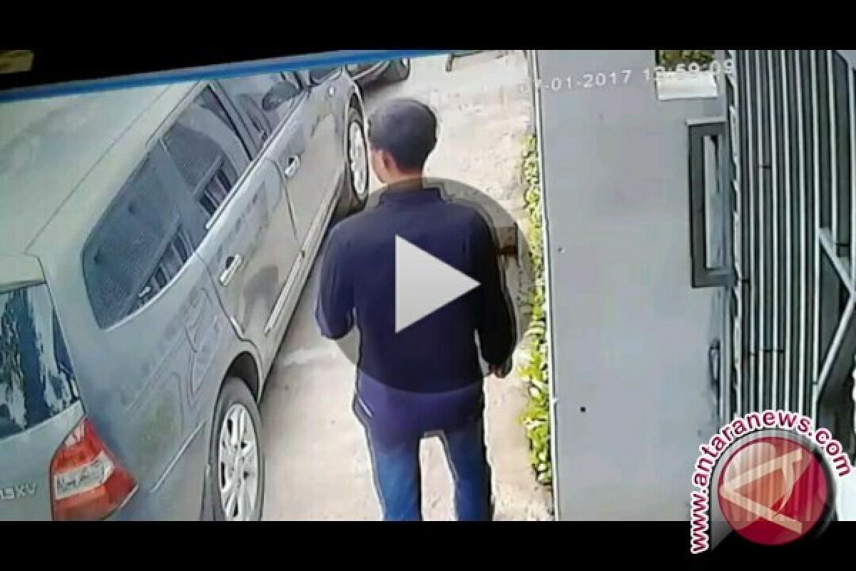 Viral video pencuri pecahkan kaca mobil, pemilik mobil cari alarm lebih sensitif
