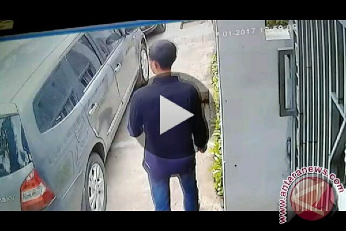 Viral video pencuri pecahkan kaca mobil, pemilik mobil cari alarm lebih sensitif