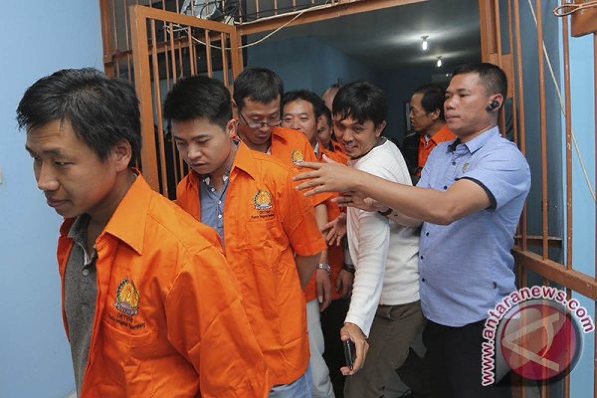 Imigrasi Palembang amankan lima TKA warga Tiongkok