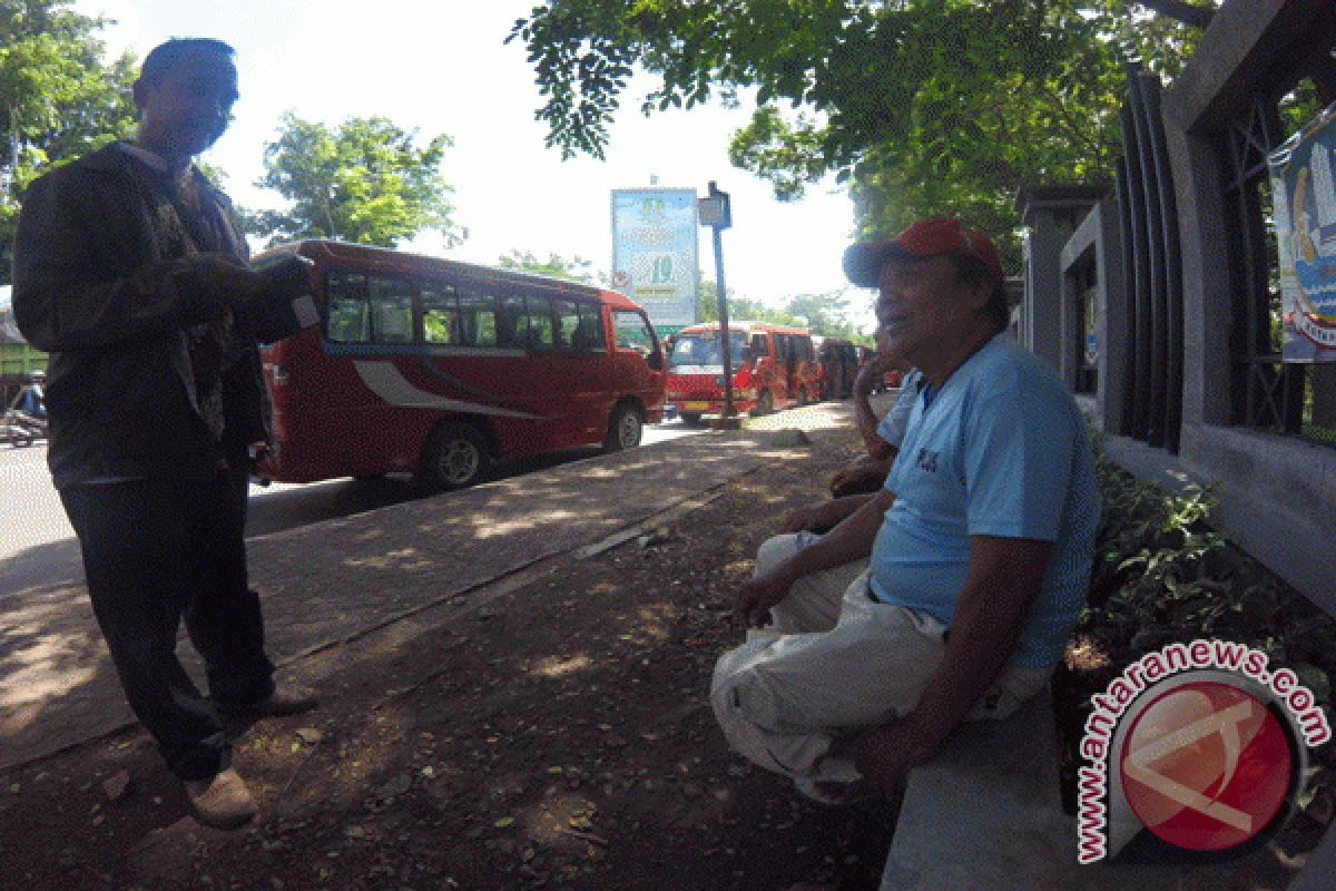 Akibat Persinggungan Transjakarta, Sopir K-01 Bekasi-Pulogadung Merugi 