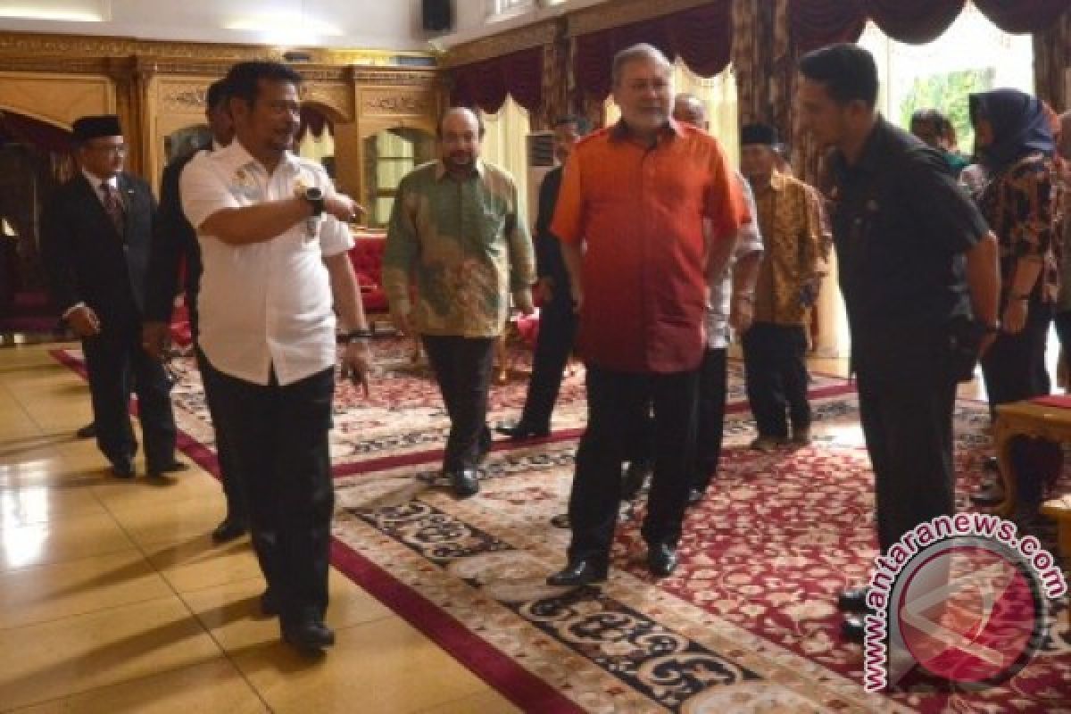 Sultan Johor Kunjungi Gubernur Sulsel 