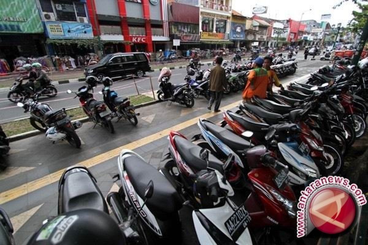 Dishub Batam Berikan Bonus Khusus Juru Parkir