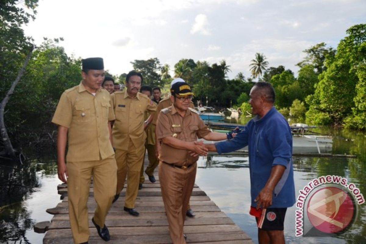 Bupati Minta Masyarakat Awasi Program Pemerintah 