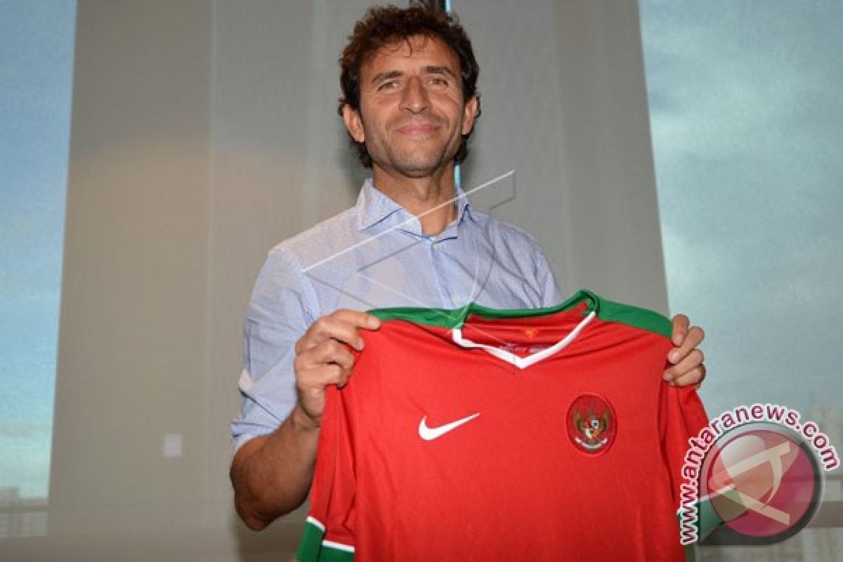 Luis Milla Latih Timnas Indonesia