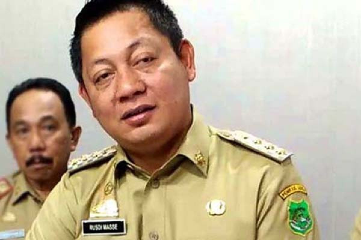 Bupati Sidrap  Kontrak Empat Pemain Perkuat PSM