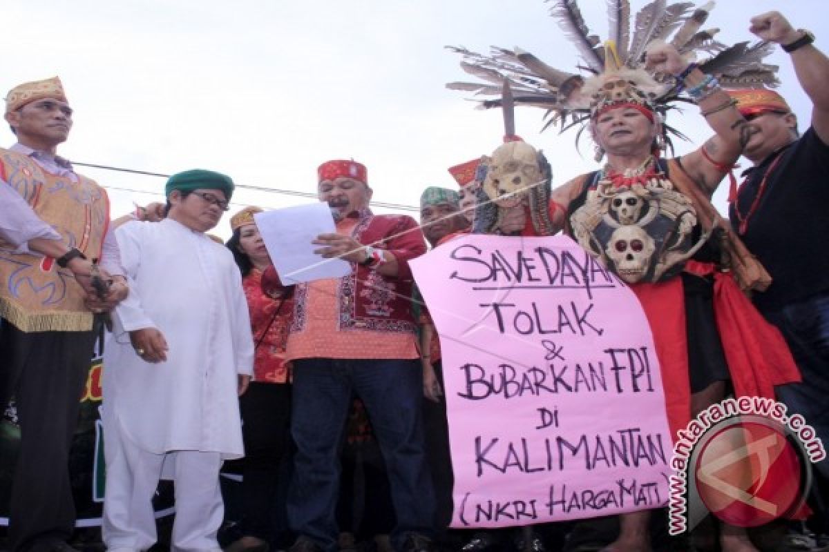 Suku Dayak Kalteng Minta FPI Dibubarkan 