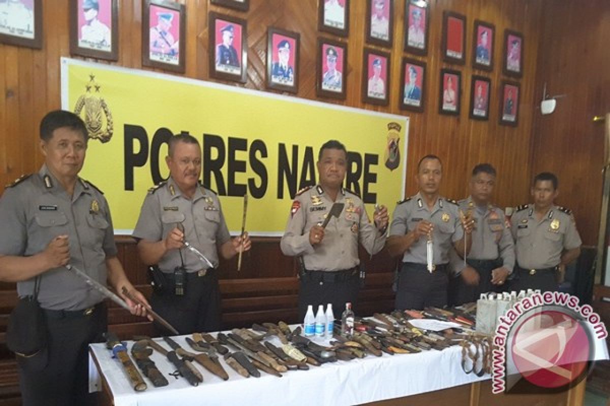 Polres Nabire sita 122 senjata tajam di Dogiyai 