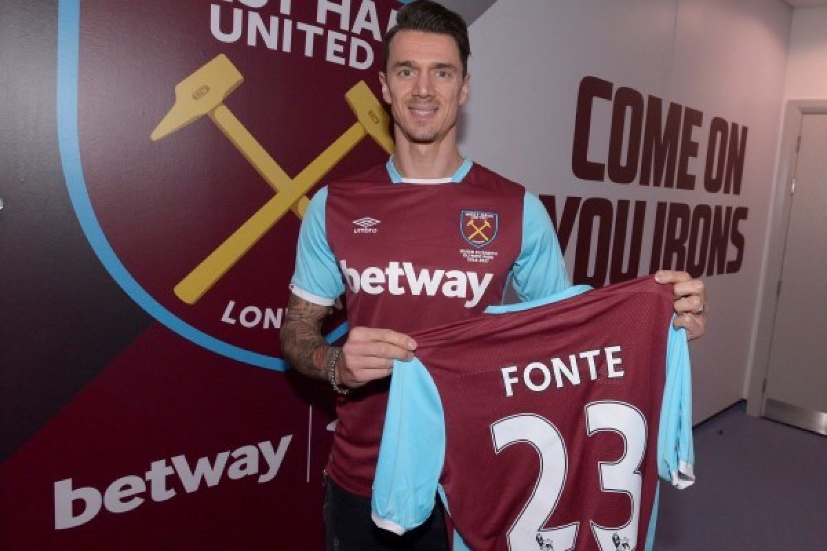 Stoke City Rekrut Saido Berahino, Jose Fonte Merapak ke West Ham