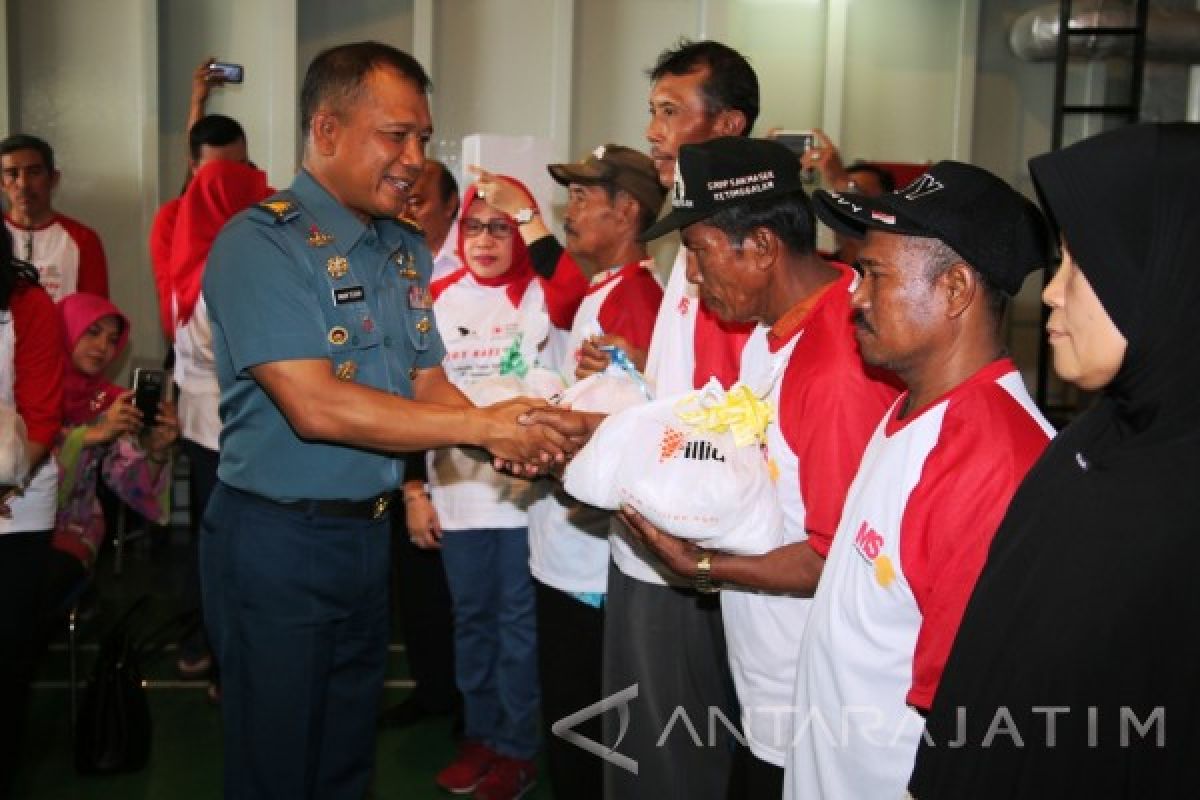 Koarmatim Gelar Baksos di Atas Kapal Perang