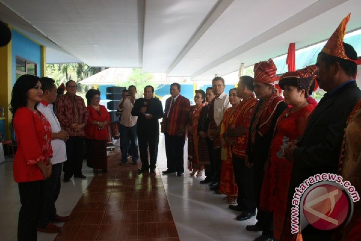 Warga Batak Landak Nyatakan Dukungan Untuk Karolin-Heriadi 