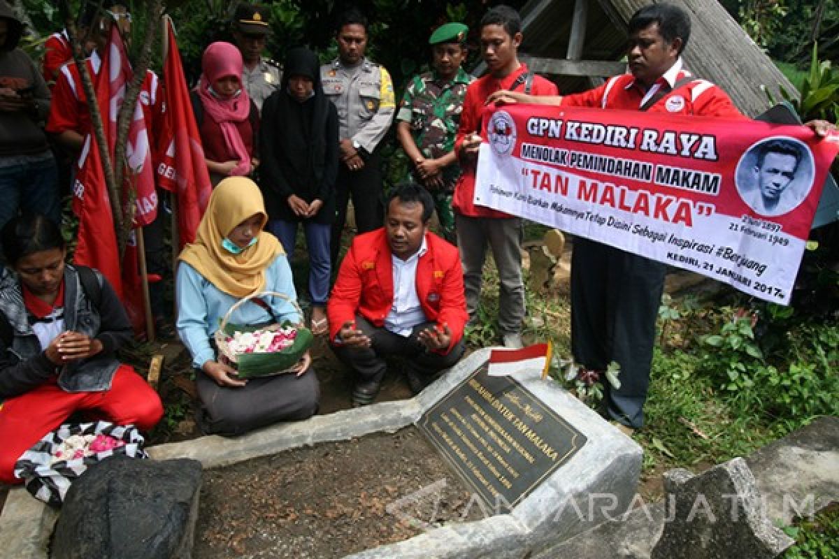 Warga Kediri Tolak Pemindahan Makam Tan Malaka 