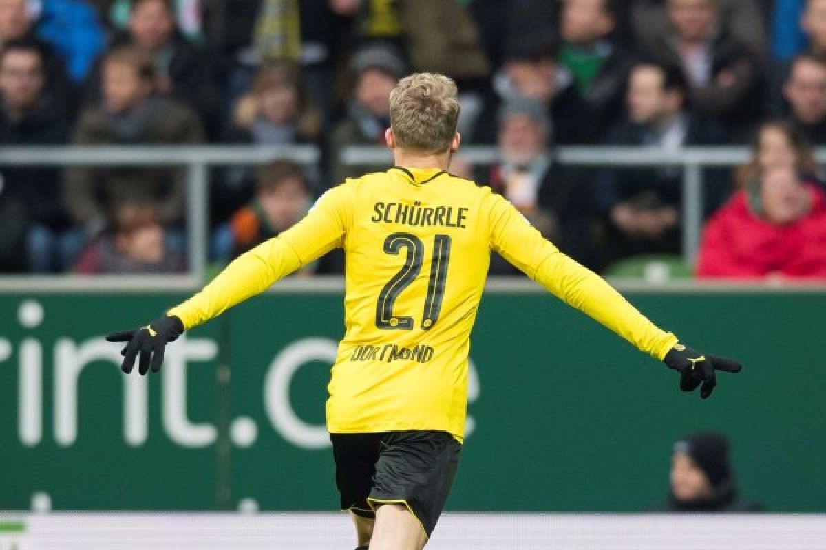 Dortmund atasi 10 pemain Bremen 2-1