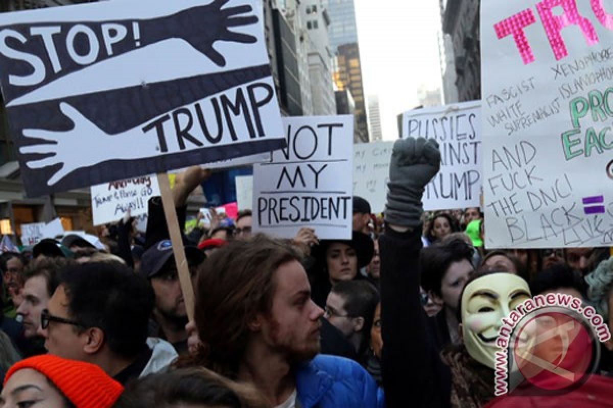 Ribuan orang Australia dan Selandia unjuk rasa anti Donald Trump