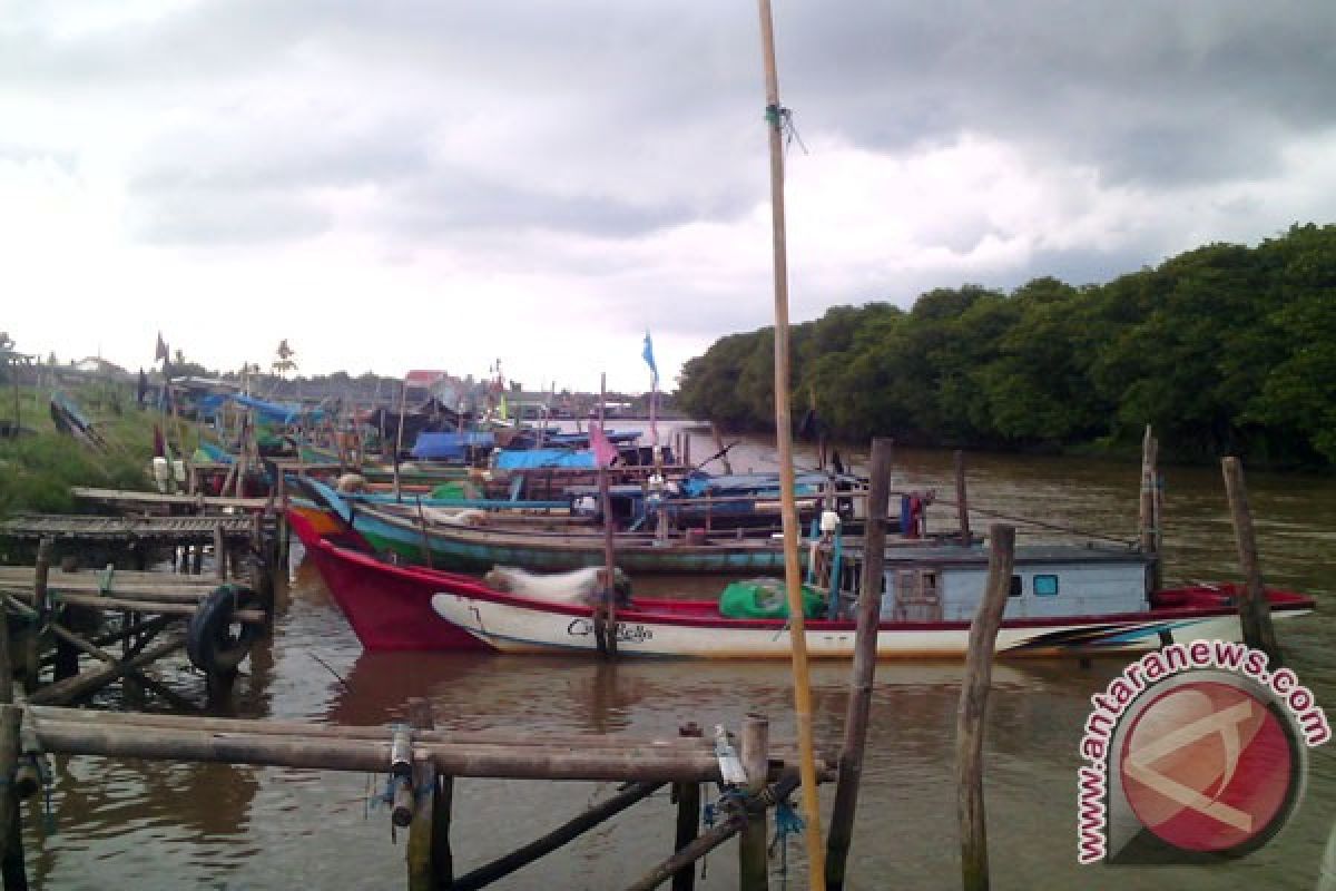 TNI AL selamatkan lima nelayan Bengkulu