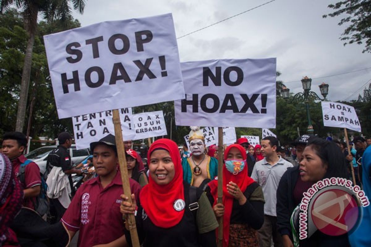 Literasi Anti Hoax - Hoax, Bahasa dan Sastra