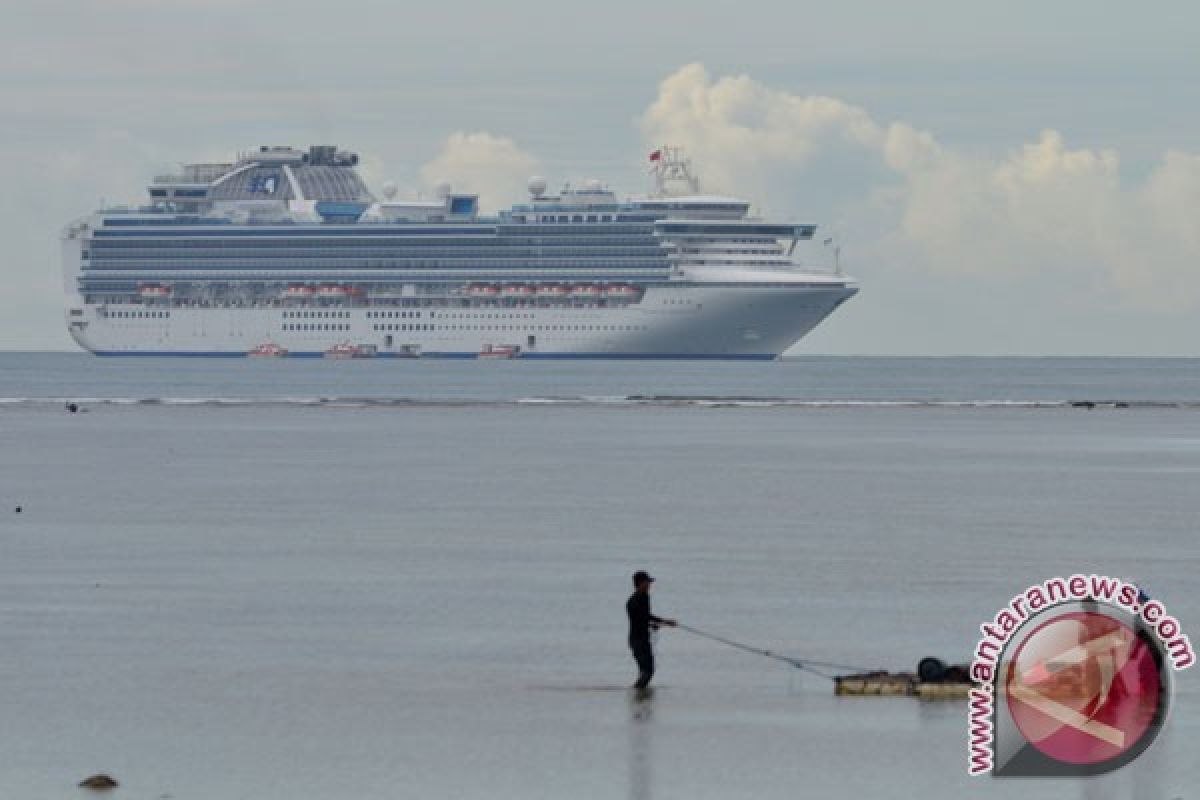 Kapal pesiar Kazakstan beroperasi di Raja Ampat