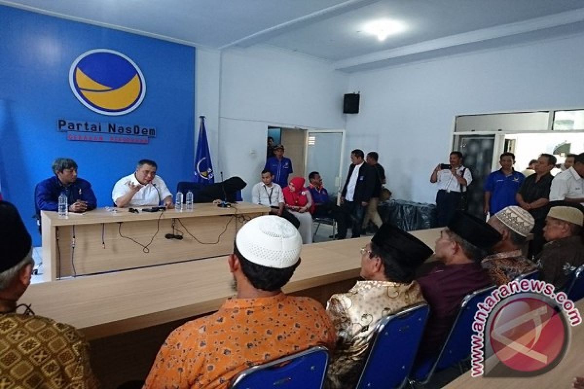 Nasdem Sulteng Berangkatkan 14 Imam Masjid Laksanakan Umroh