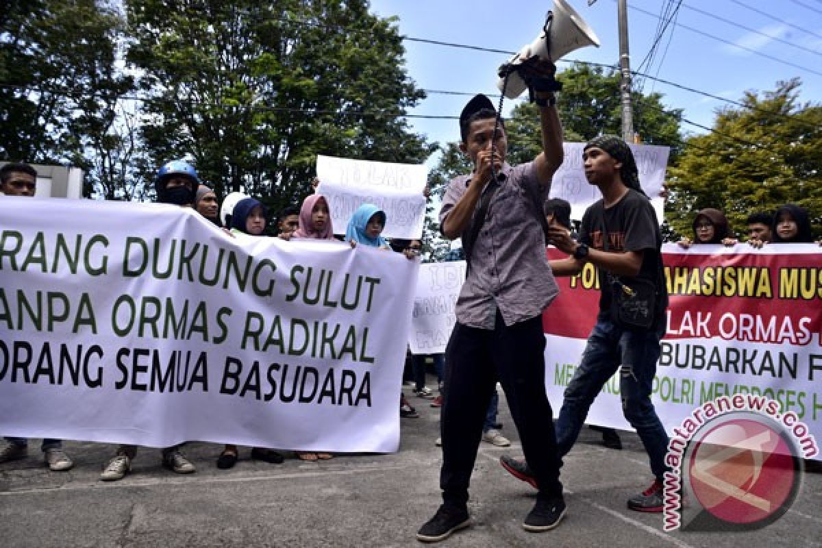 Ratusan warga Kudus demo tolak ormas radikal