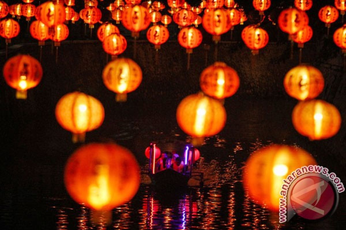 Kulon Progo gelar Festival Lampion Apung 2017