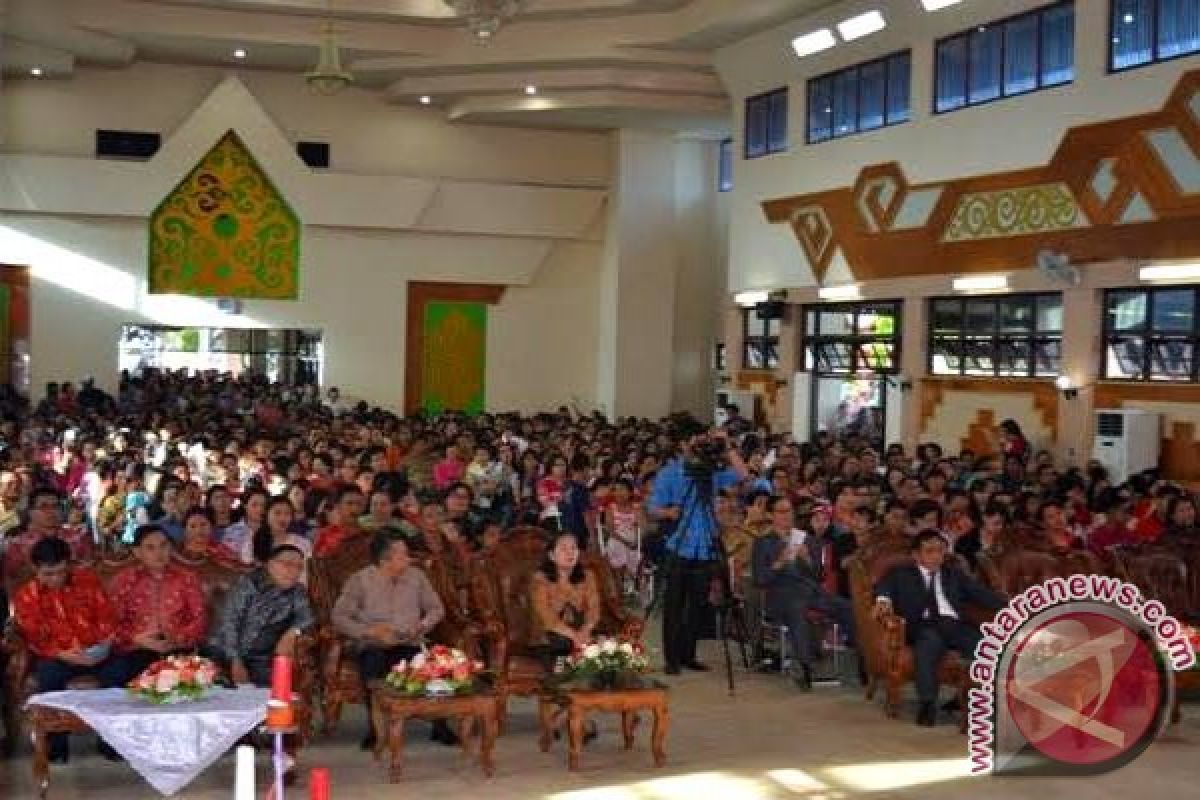 Ribuan Warga Hadiri Natal Bersama PDIP Kalteng di Buntok