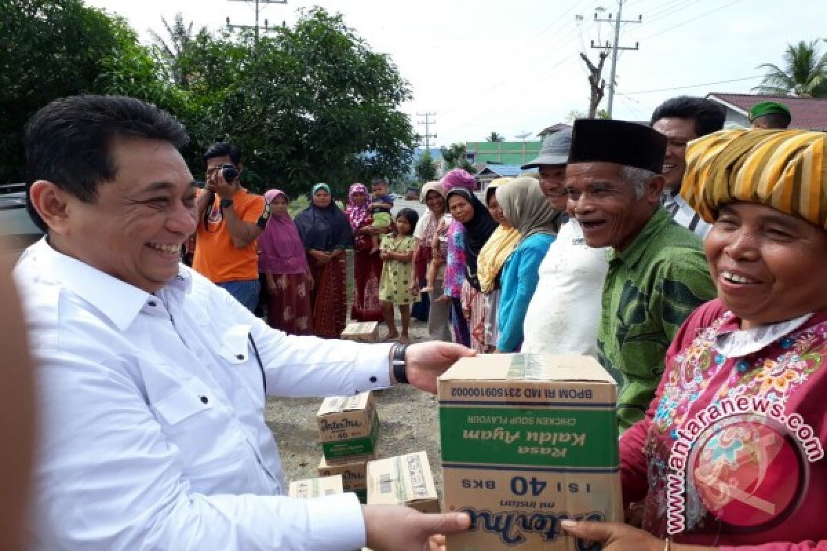 Masyarakat Korban Banjir Terima Bantuan